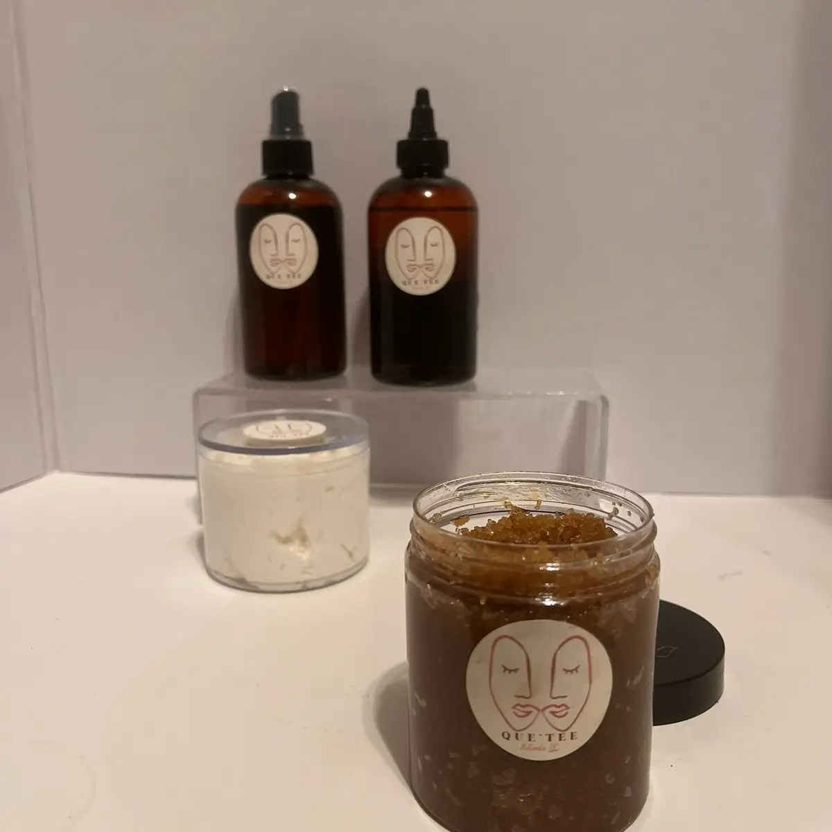 Que’tee naturals - Beard Scrub