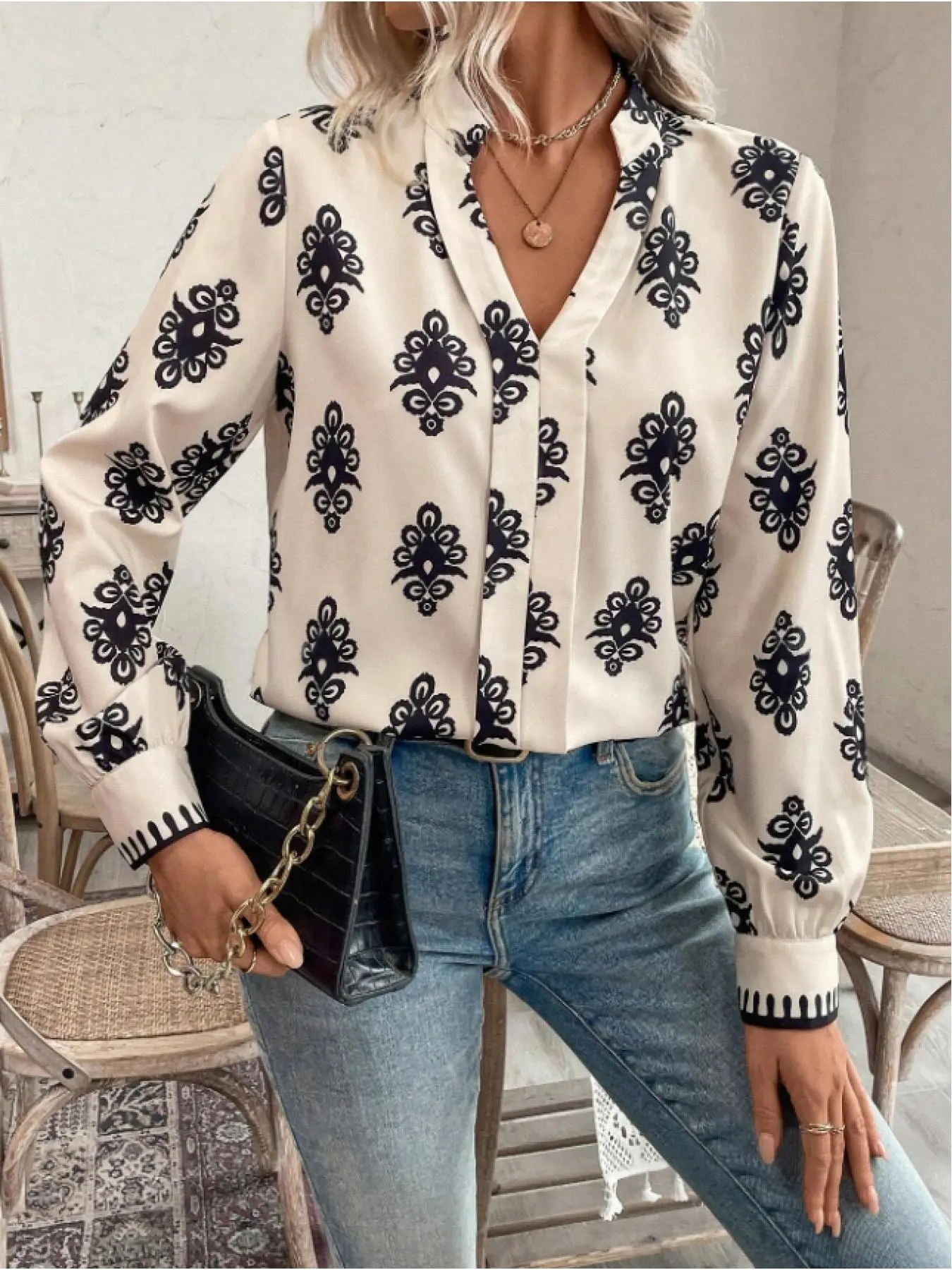 A women's fashionable new all-over print V-neck cutout lantern sleeve shirt top Blouse, Casual Classy Top, suitable for spring and summer, appropriate for daily casual wear, commuting, vacatioer occasions.