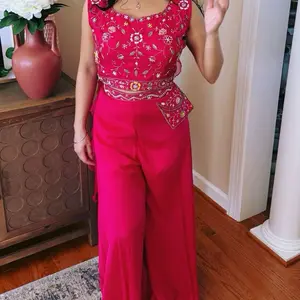 (SIZE42) Gulaabi Suit A Classic Indian Outfit Perfect for Any Occasion Full Set with Embroidered Top and High-Waisted Pants Sizes S-L Available