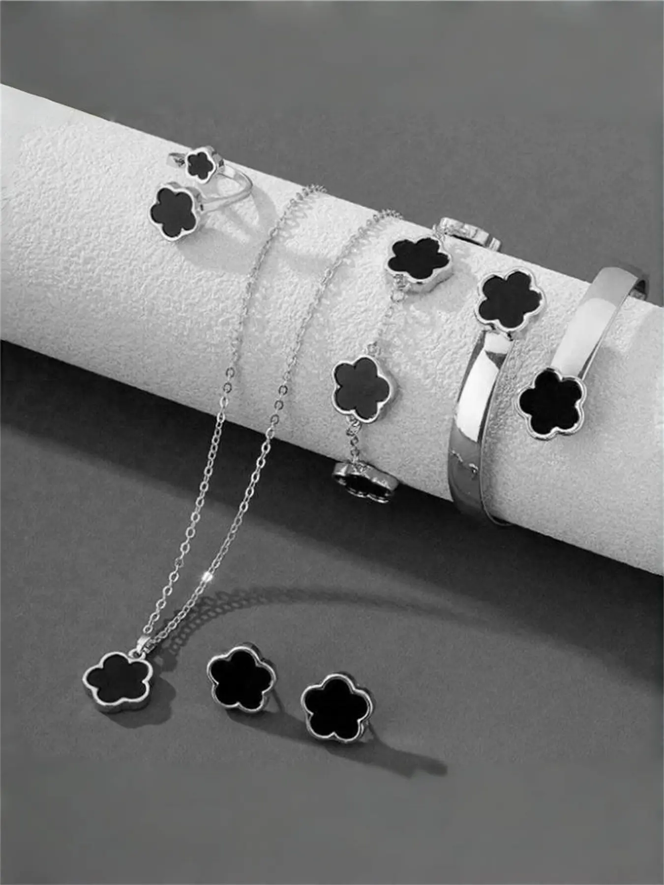 Mother's Day Gift Women's 6-Piece Fashionable Jewelry Set, Floral-Themed Versatile Necklace, Bracelet, Bangle, Ring & Earrings, Perfect for Daily Wear
