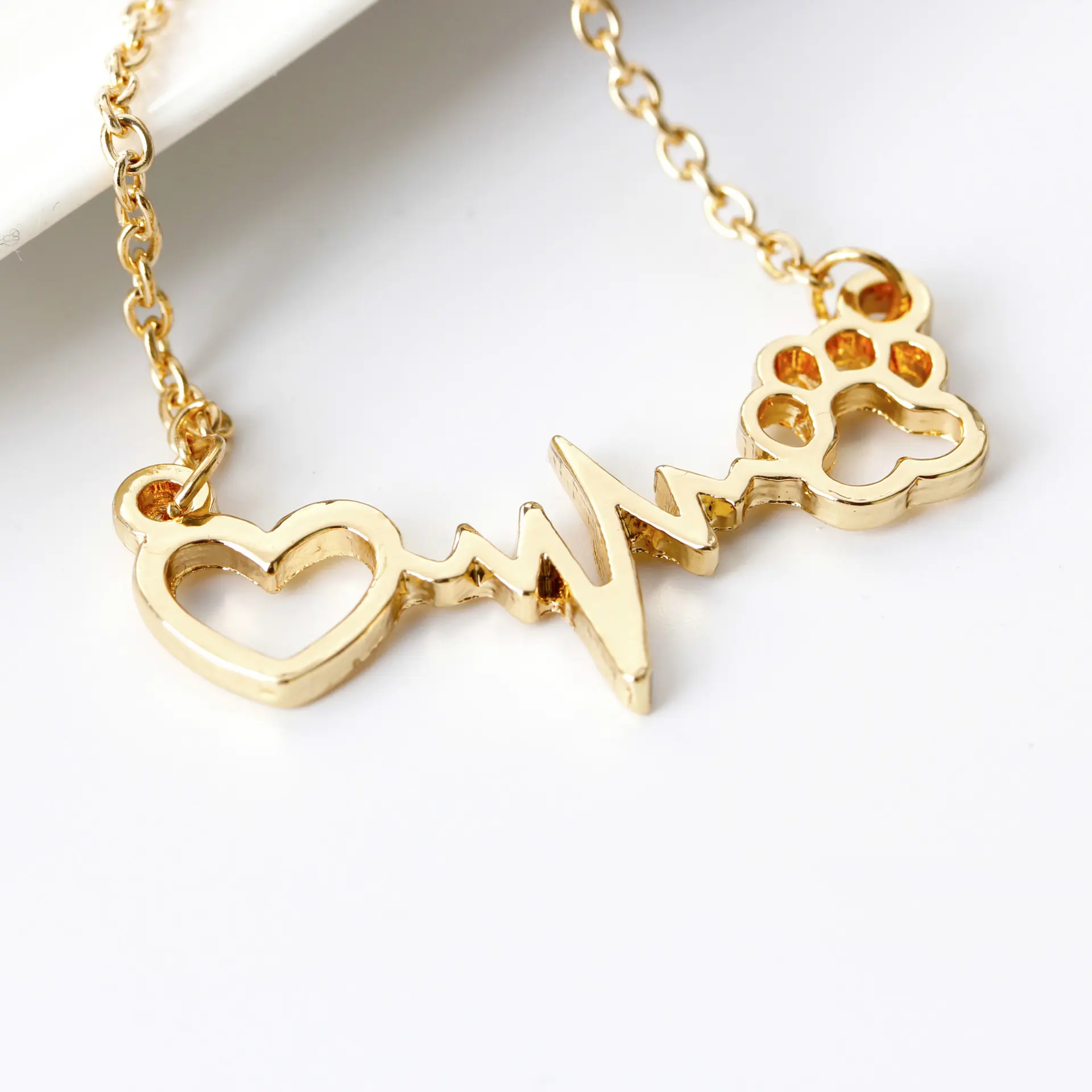 Artificial Gemstone Heart Shaped Pendant Necklace - Paw Print & ECG Chain Links, Metal Coated, Clavicle-Fit Unisex Daily Jewelry, Niche Birthday Gift for Women, Elegant