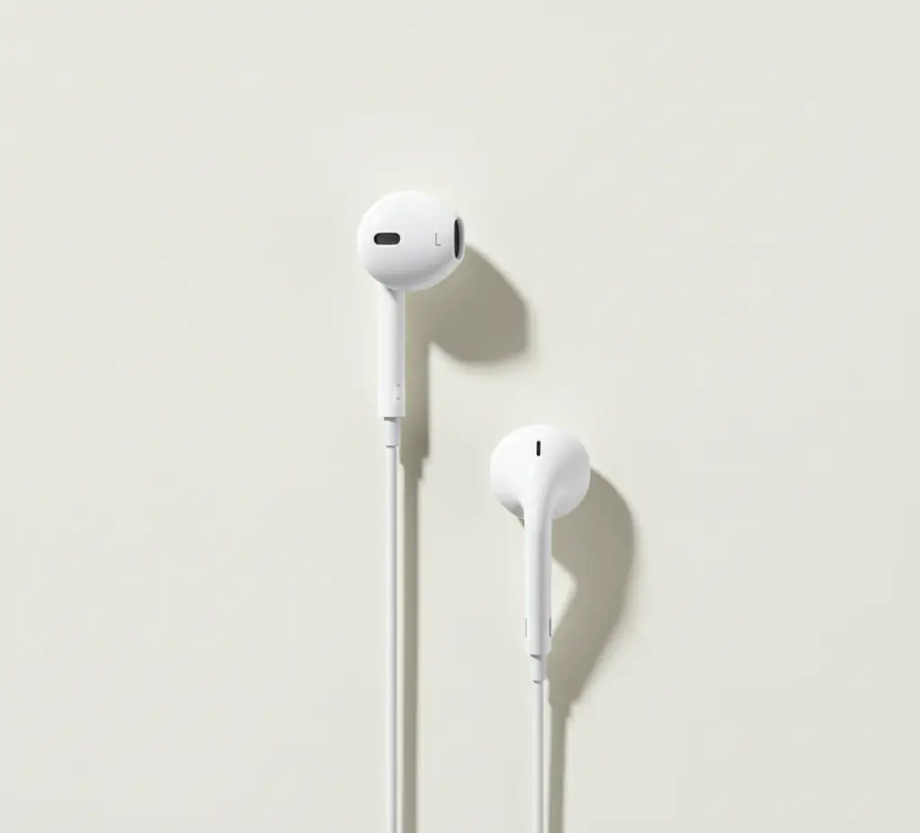 Classic Wired Earbuds with Microphone for Clear Calls and Music Enjoyment Wired Connection Built-in Microphone Ideal for Music Lovers and Frequent Call Users
