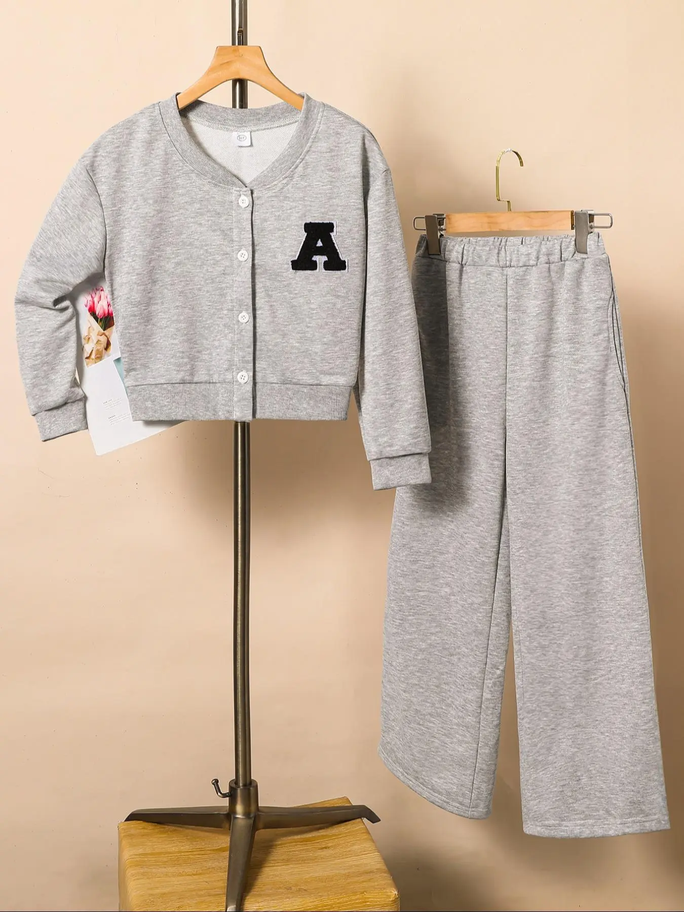 Two-piece Set Girl's Letter Patched Drop Shoulder Top & Sweatpants Set, Casual Fashion Cozy Mock Neck Long Sleeve Top & Jogger Pants for Daily Outdoor Wear, Girls Two-piece Outfits for Fall & Winter, Girl Clothes School