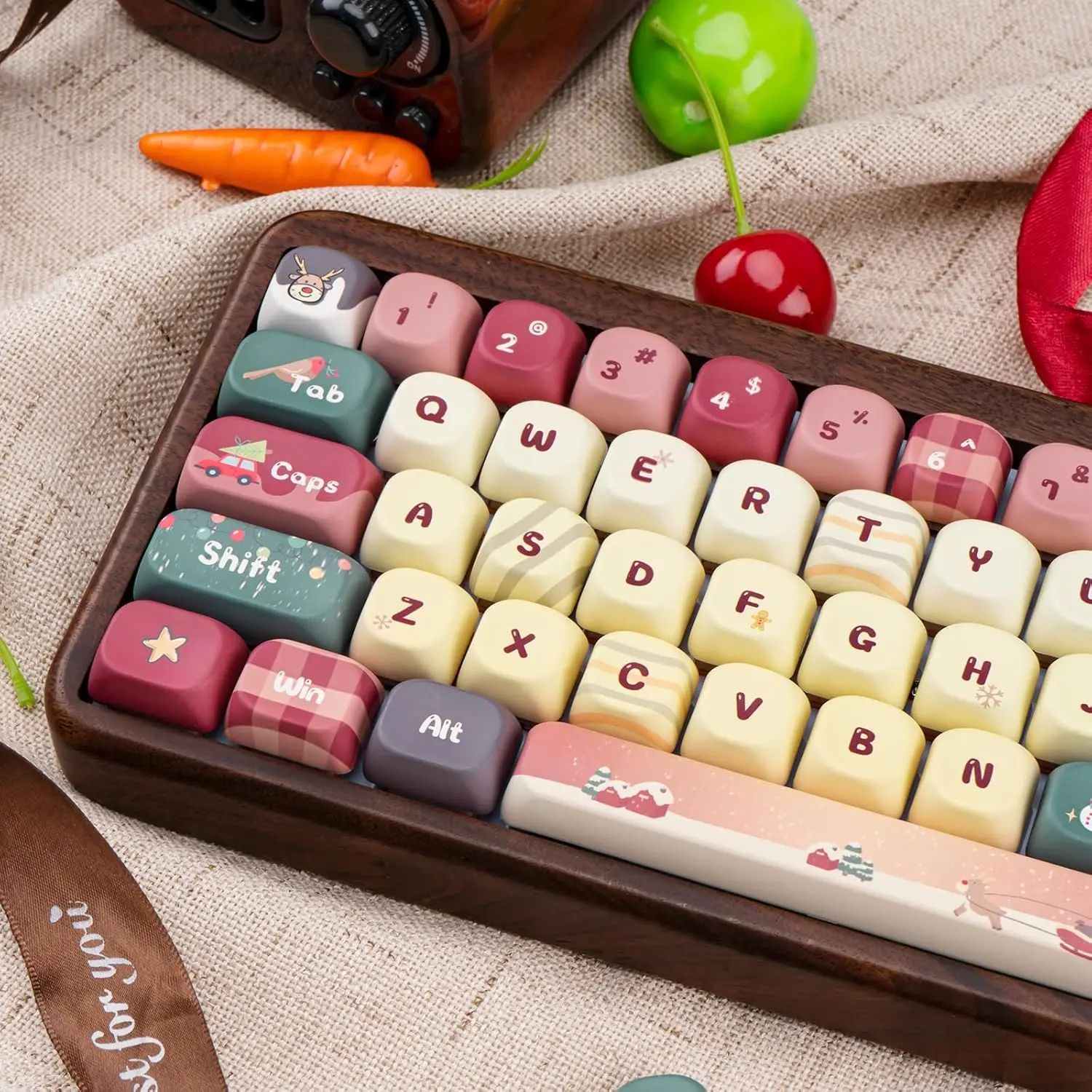 COOMICKEY Cute Cartoon Christmas Keycaps Set - 130-Keys Dye Sublimation New MOA Profile, Stable & Complete Pattern, Grease-Resistant Matte Texture, Comfortable Feel, for Cherry MX/Gateron Mechanical Keyboards