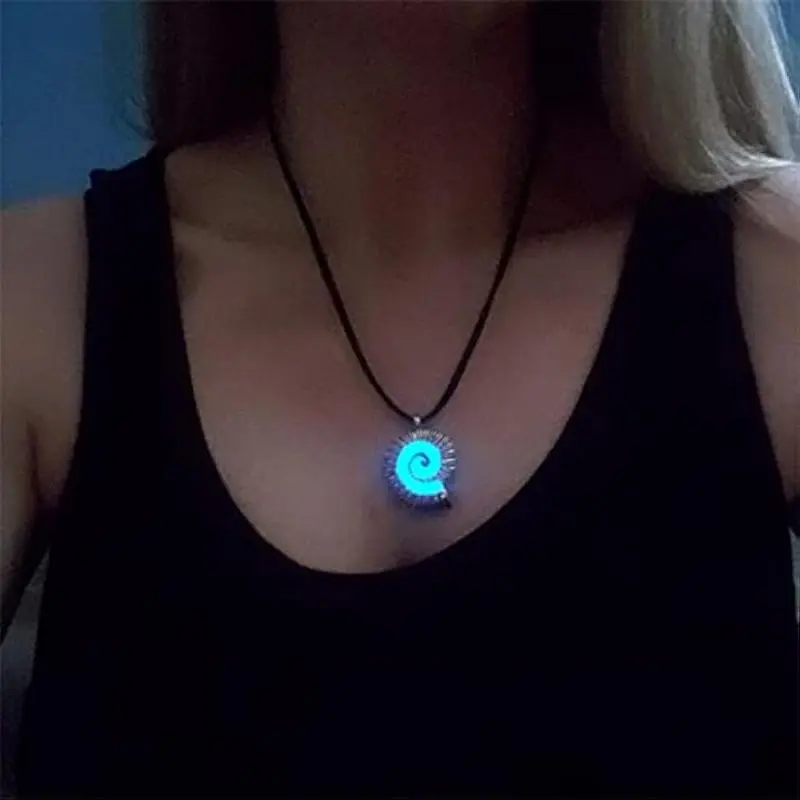 Women's Mermaid Seashell Costume Jewelry Necklace - Glowing Ariel Voice-Inspired Spiral Conch Alloy Pendant, Bling Birthday Gift Jewelry, Conch Pendants, Exquisite Jewelry Gift