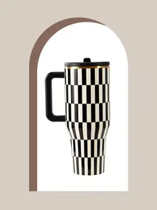 Hydrojug - A 40-ounce flip-top large-capacity stainless steel water bottle. It has a leak-proof feature and comes with a bottle cap and a straw. Multiple colors are available for selection.