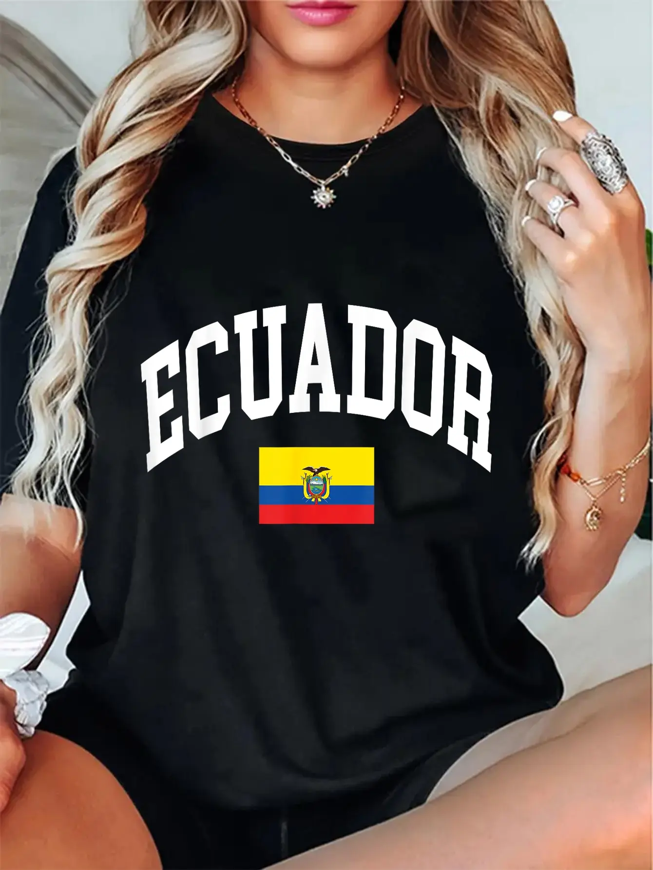 Women's Vintage T-Shirt with Funny Ecuador Flag Graphic, Casual 100% Cotton Round Neck Top for Everyday Wear, Tshirt, Streetwear, Flag Print, Distressed Edge, Playful Look, Lady, Short Sleeves