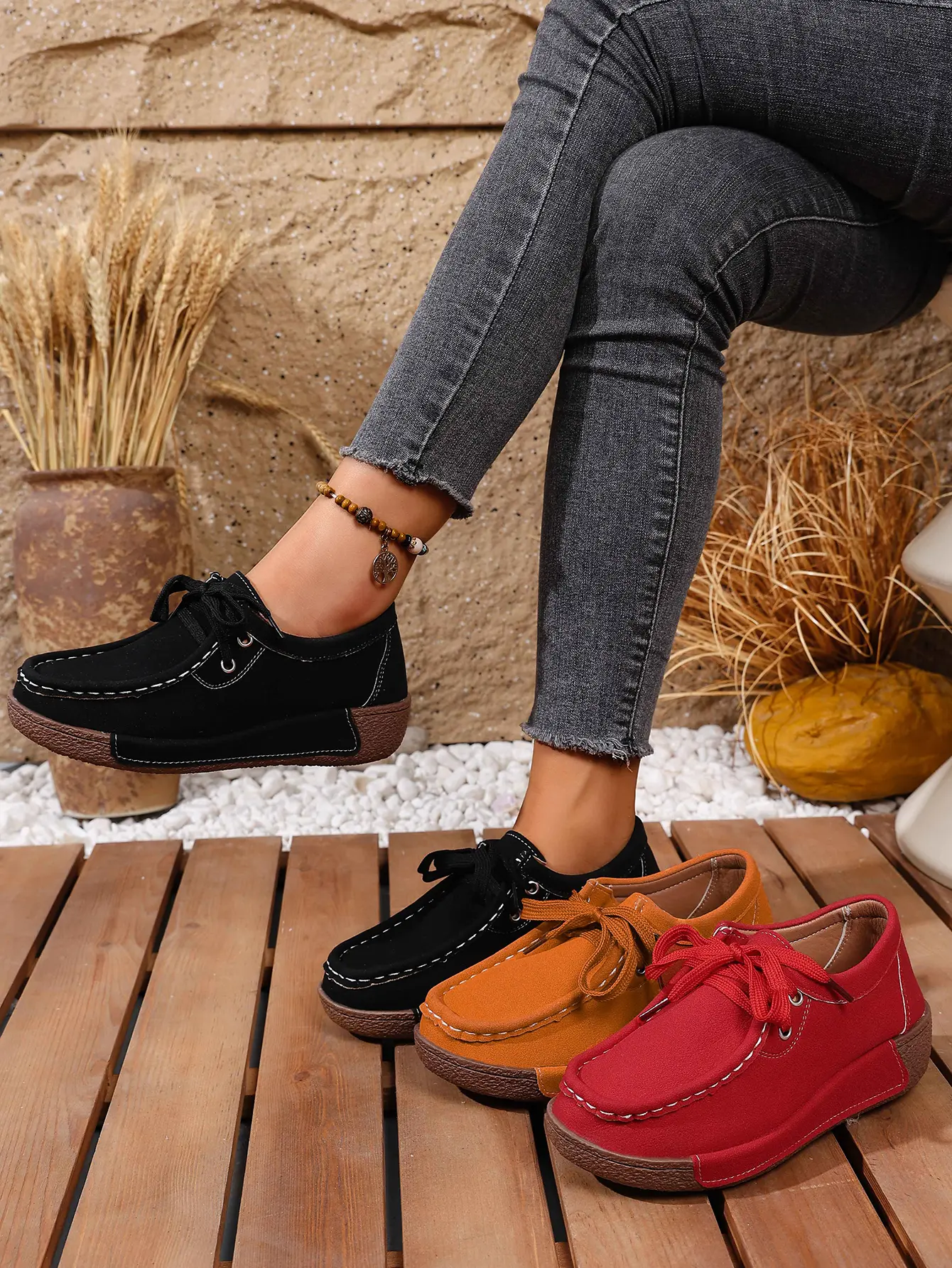 Available in three colors; suitable for all outfits. Women’s retro suede lace-up casual loafers with thick platform sole and rocker sole—ideal for commuting and events; British style, versatile, comfortable slip-on shoes.