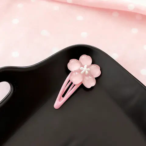 Unisex Snap-Type Plastic Hair Clip - Complimentary Cute Pink Flower Decorative Accessory, Random Style, Not Sold Separately, Plastic Clip