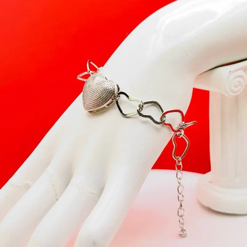 Beautiful Rhodium Heart 7" Bracelet with Elegant Chain and Secure Clasp for Everyday Wear