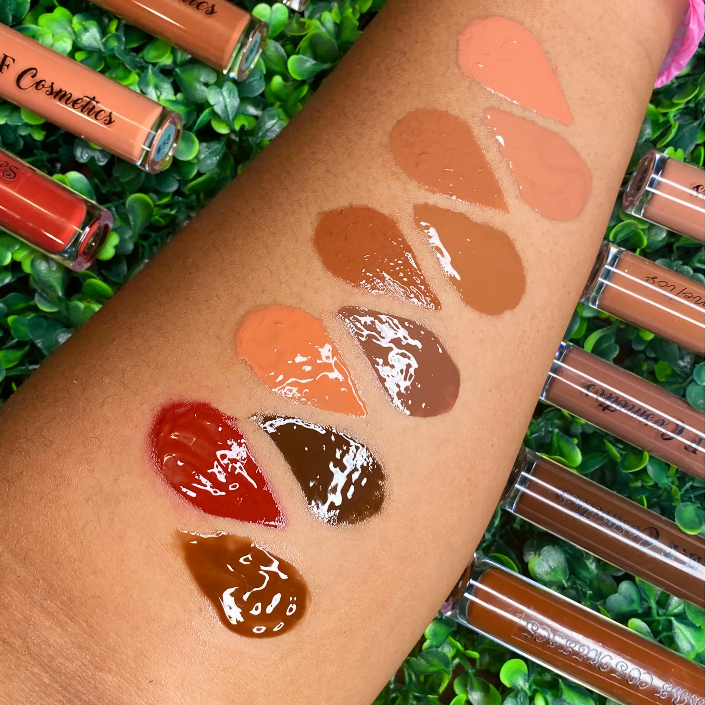 NUDE LIP GLOSSES