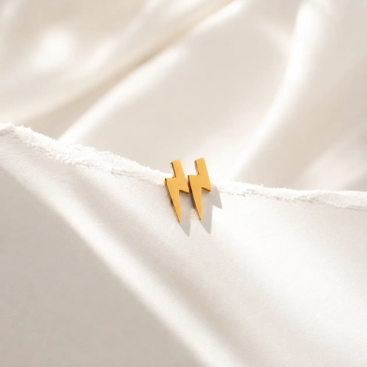 Lightning Bolt Stud Earrings – 18K Gold, Minimalist, Waterproof