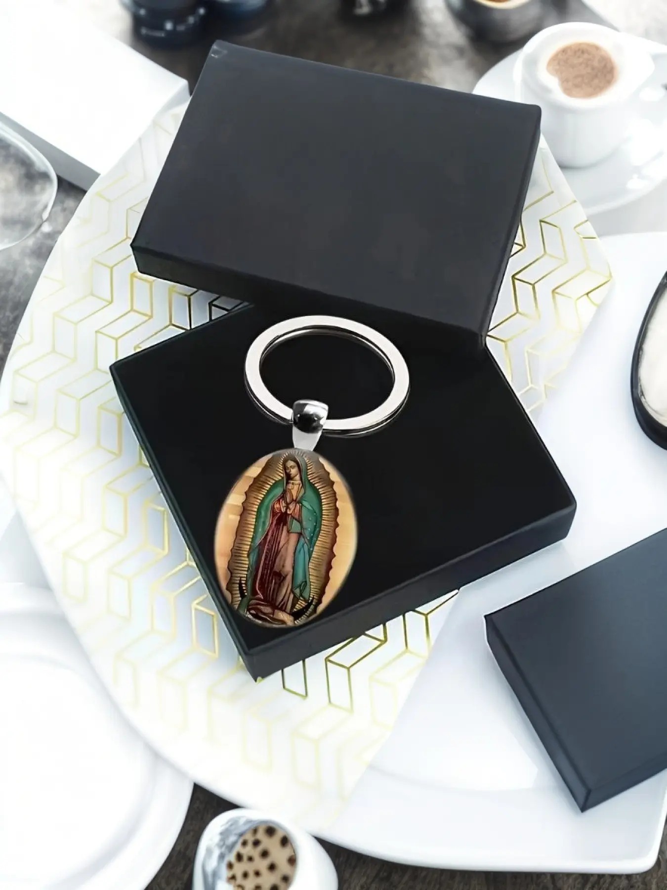 Stylish Men's Glass Keychain with Virgin Mary Pendant - Street Style, Non-Metallic Plating, Ideal Gift for Family at Holidays and Birthdays, Keychain Accessory |   Decorative Keychain |   Colorful Keychain, Cute Keychain