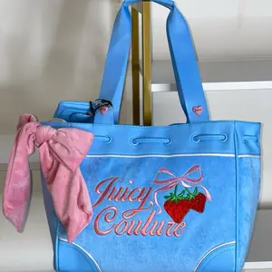 Juicy Couture Retro Strawberry Daydreamer Juicy Couture Retro Strawberry Daydreamer