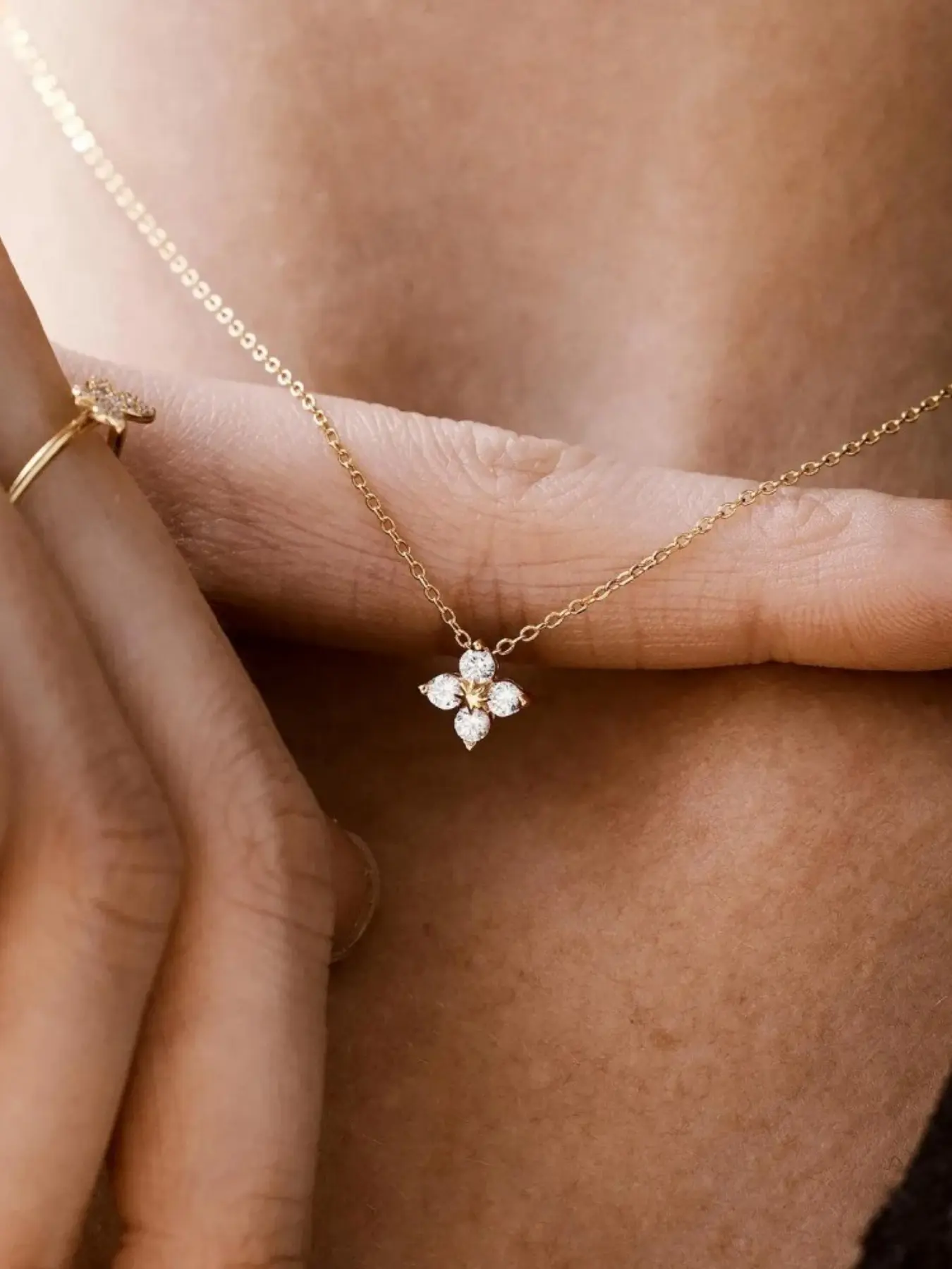 1 Piece Simple and Elegant Four-Leaf Clover Cubic Zirconia Copper Pendant Necklace, a Delicate and Stylish Dainty Minimalist Design Jewelry Accessory for Women, Perfect Gift for Daily Wear, Cubic Zirconia Necklaces Minimalist Chain Jewelry Gifts