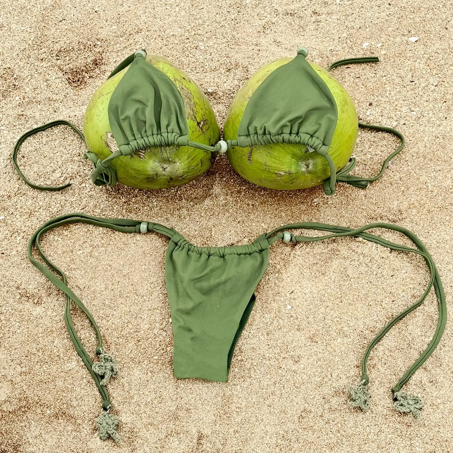 2026 classic women’s low-rise tie mini bikini two-piece set—fashionable solid-color strappy two-piece swimsuit for holidays, casual beachwear, swimwear, hot springs wear, and party outfits