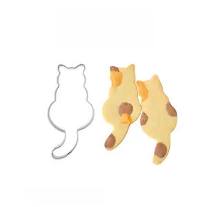 A Cute Cat-Shaped Cookie Cutter for Christmas - Suitable for Baking During Christmas, Halloween, Easter, Thanksgiving, Various Holiday Baking, Winter Holiday Baking, And Pet Baking