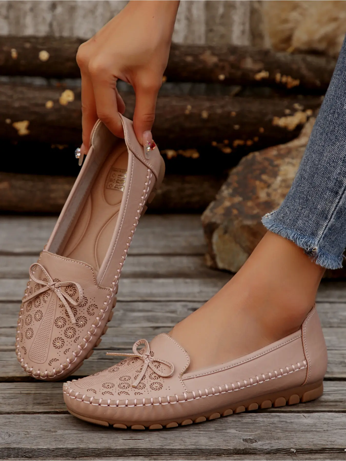 Women's new spring and autumn round-toe, flat-soled, low-cut, soft-soled slip-on shoes with bow decoration, stitched design, hollowed-out, lightweight, comfortable casual shoes, granny shoes, Casual lifestyle footwear