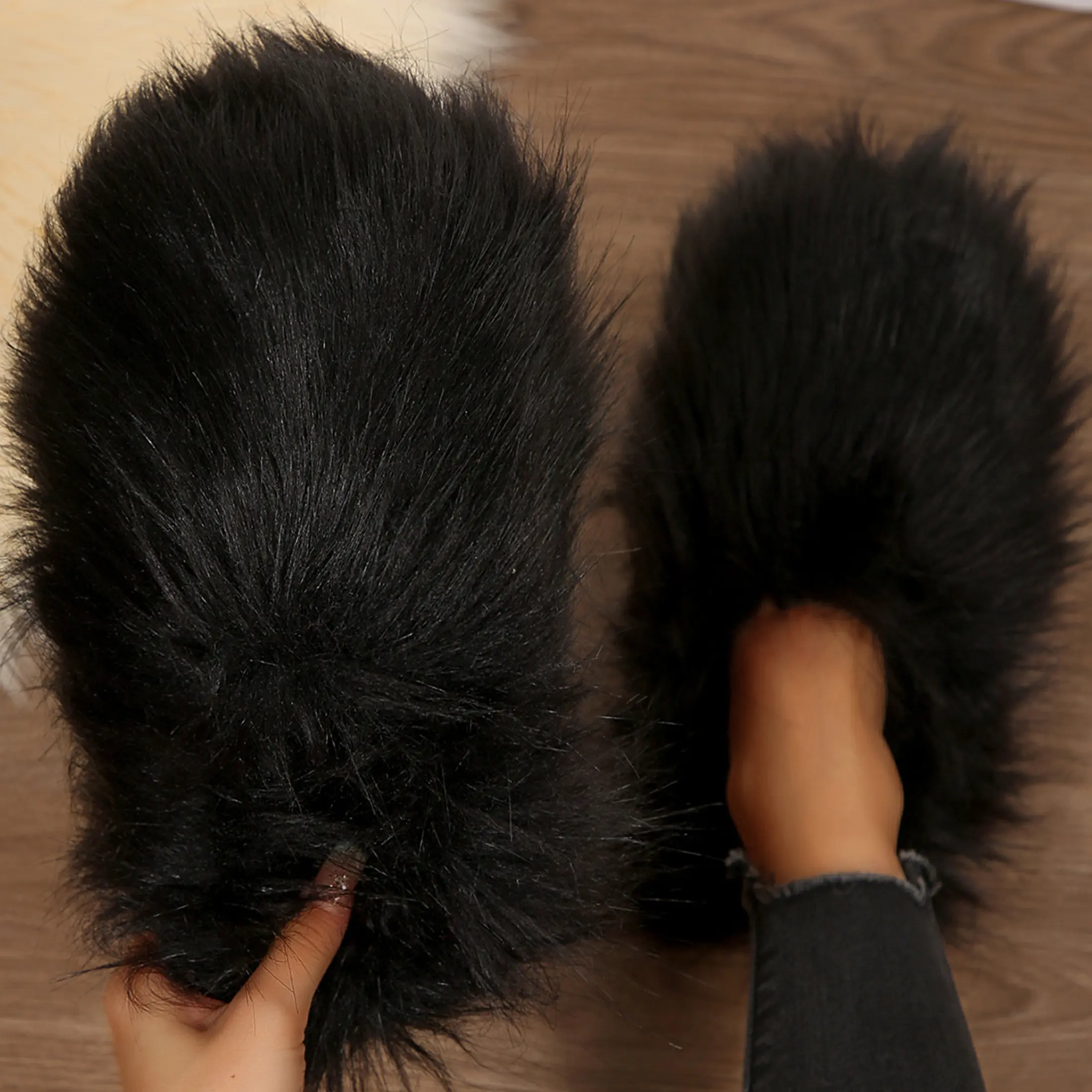 Women's Fashion Faux Plush Slippers Bold Colored Plush Slides, Comfortable & Eye-Catching Casual Footwear