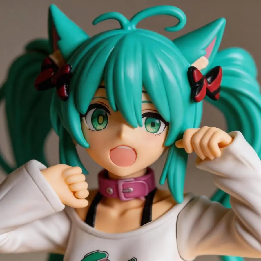Anime Vocaloid Hatsune Miku (Cat Ear Version) Figure 12cm Collectible Model Toy for Fans Decoration