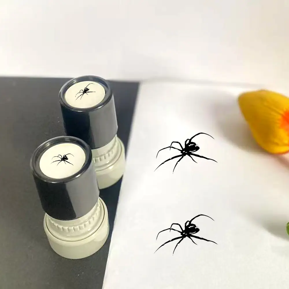 Realistic Spider Stamp, Fun Prank Insect Light-Sensitive Rubber Stamp, Classroom Activity Stress Relief Journal Stamp, Ink Print, Creativity