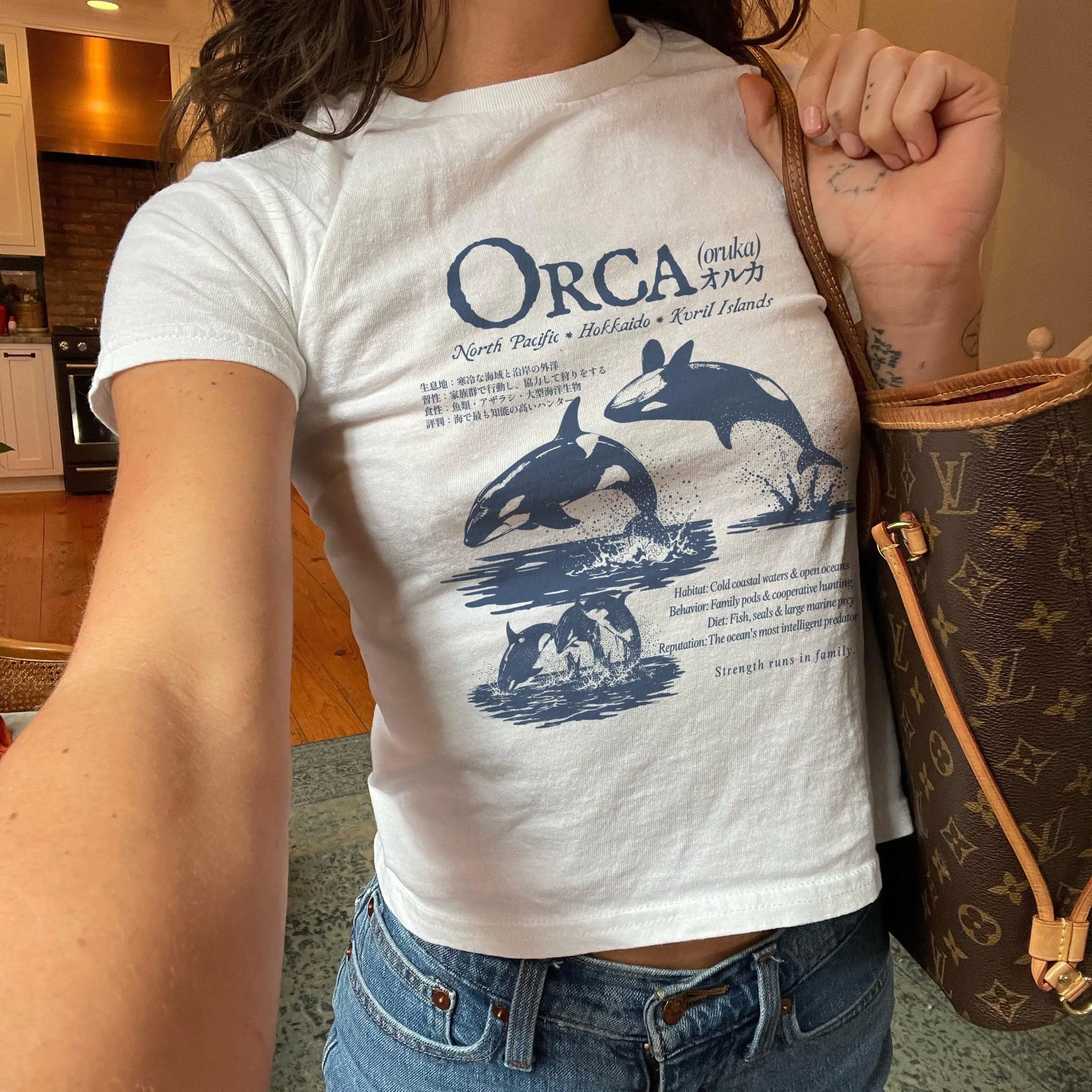 Inspired Youth Tee - Orca Graphic Baby Tee, Killer Whale Japanese Marine Biology Y2K Women's Fitted T-Shirt, Ocean Wildlife 90s Coastal Beach Whale Lover Women's Baby Tees, Gift for Her