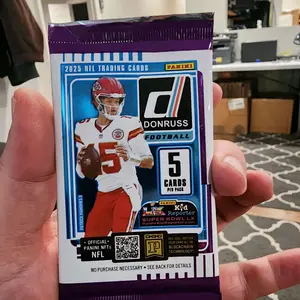 2025 DONRUSS FOOTBALL GRAVITY FEED PACK