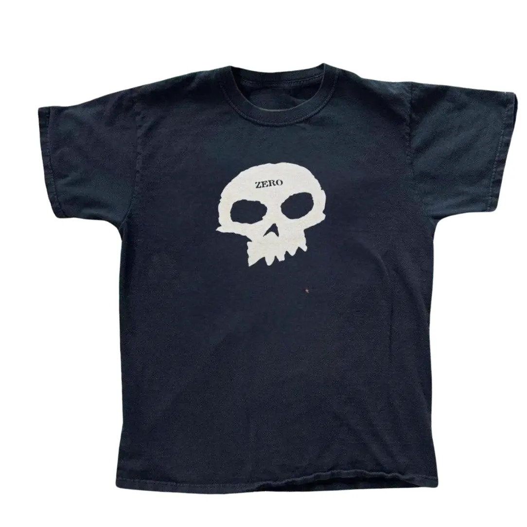 Gildan Men's Women's T-shirt, Zero Skateboards black skull Tee, Y2k Tshirt, Gothic Grunge Emo Scene Amity Affliction, Gift Shirt, Menswear Womenswear Top Underwear Streetwear Check Crewneck Fit Printed Minimalist