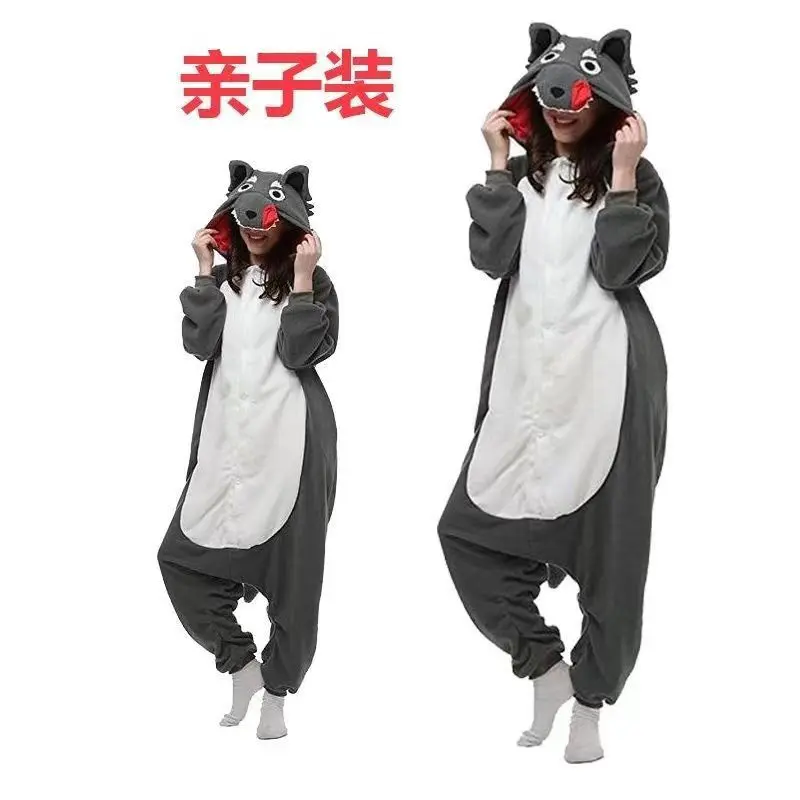 Tongue spitting grey wolf