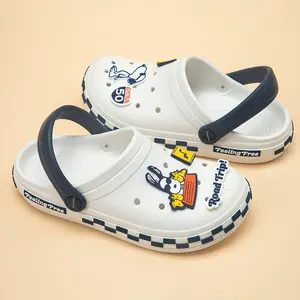 Miniso Snoopy series side strip fashion holey slippers, trendy item, exquisite design
