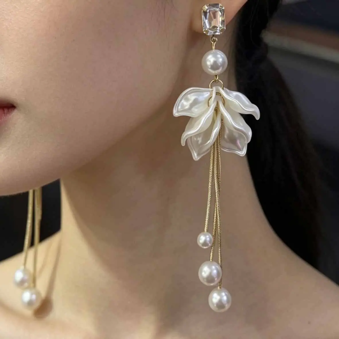 Women's Elegant Female Sterling Silver Post Crystal-Top White Flower Pearl Tassel Earrings - 4.21in Lightweight, 0.36oz (10.3g) Hypoallergenic, Dainty Sparkly Long Dangle Drop Jewelry for Wedding, Fancy Dinners, Flower Decorations Earrings Gift