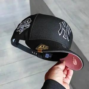 9FORTY New York Yankees 1999 World Series Side Patch Cap – Cream & Black Adjustable Hat with Red NY Logo