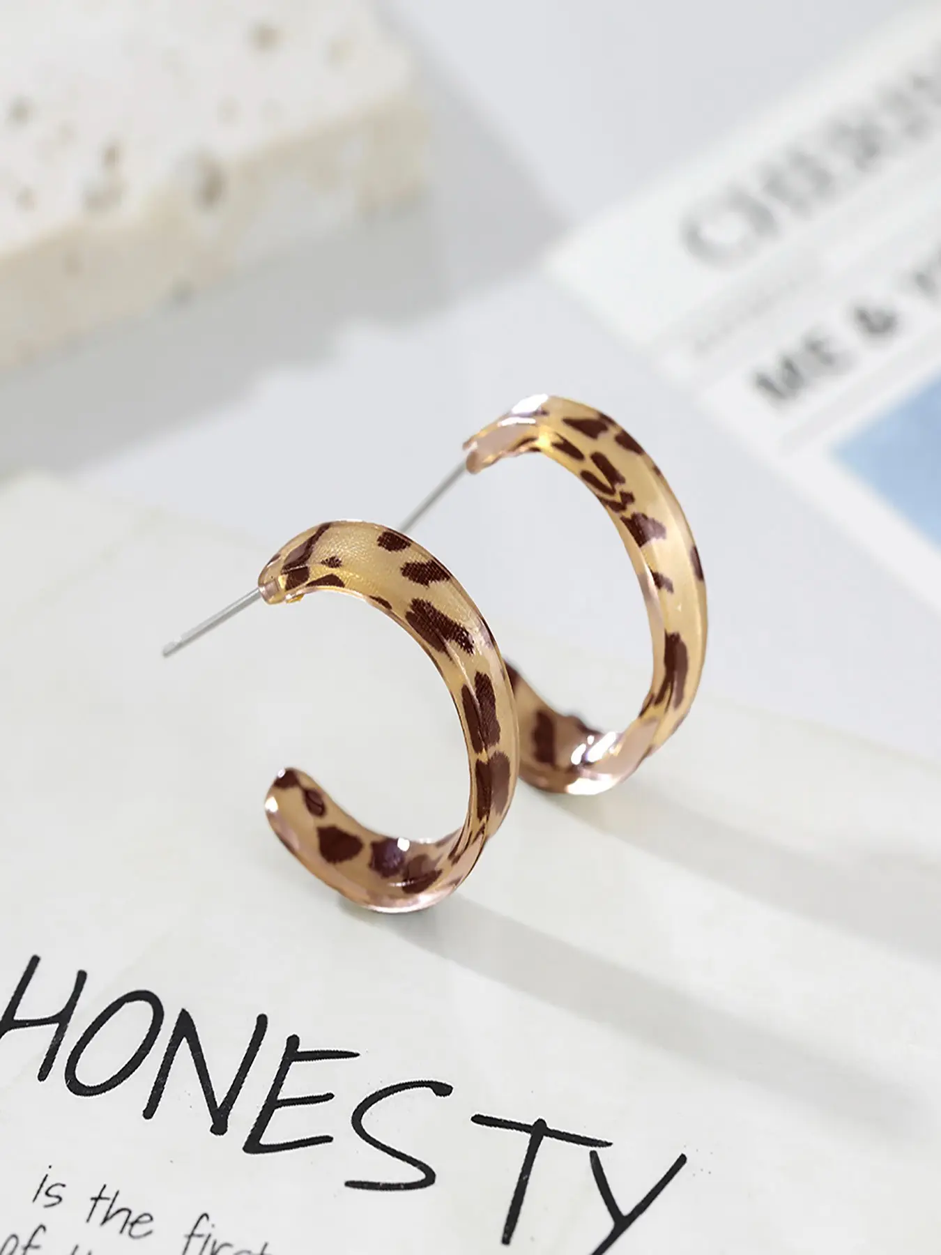 Resin Leopard Print Earrings, Simple Fashion Casual Style, Versatile Pair, Women's Jewelry Accessory, Trendy Design, Statement Hoops Earrings