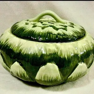 MARTHA STEWART ARTICHOKE farmhouse collection ceramic covered casserole / serving dish.