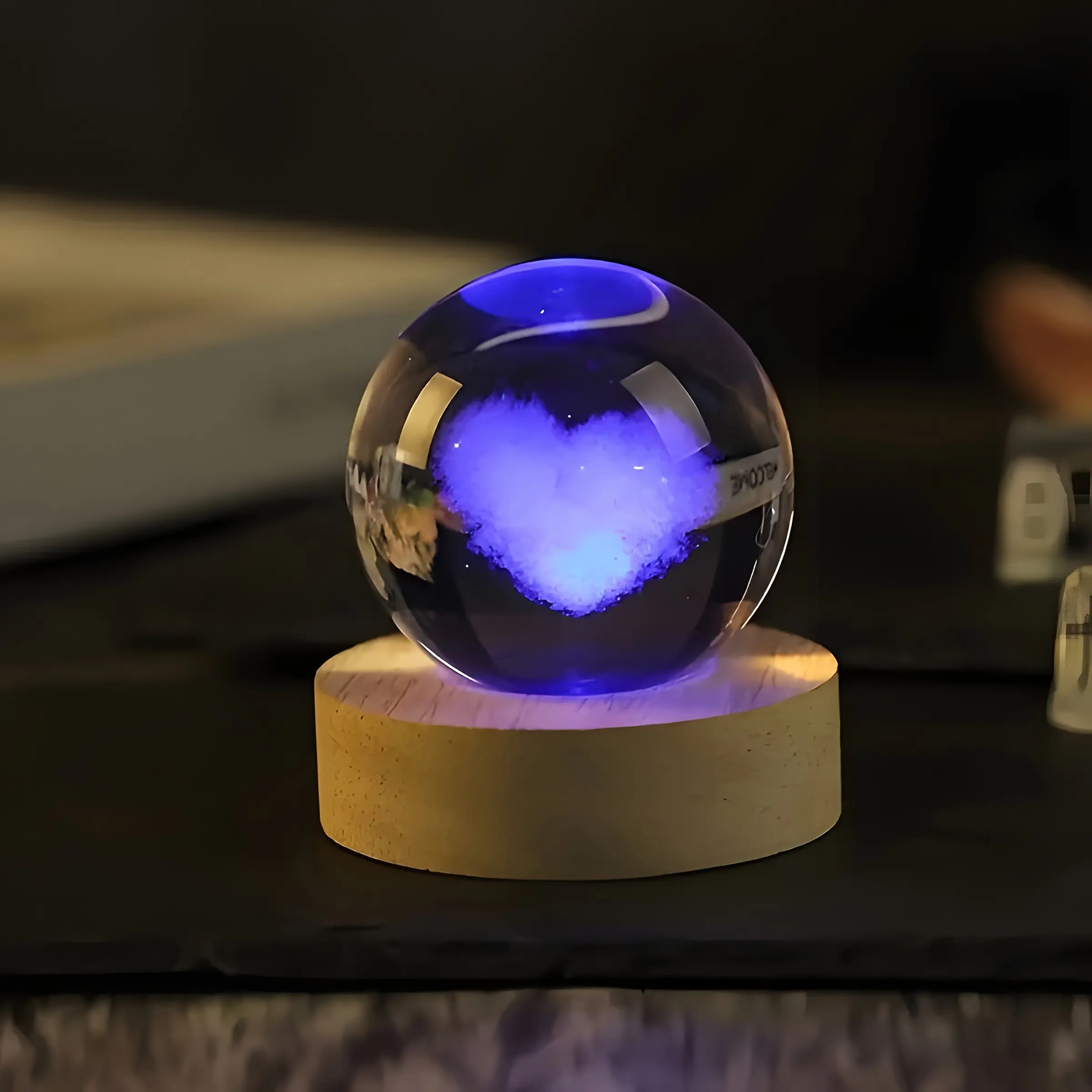 3D Laser Engraved Heart Cloud Crystal Ball Night Light, USB Powered, Colorful Base, Perfect LED Lighting, Bedroom and Living Room Decor, Home Decoration Lamp, Mood Decorative Lights, Nightlight For Bedroom