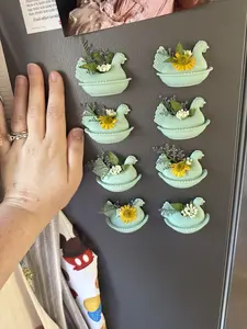 Hen on a Nest MINI Magent