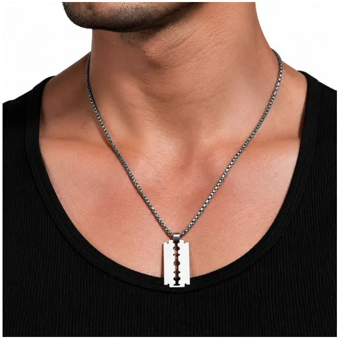Men’s stainless steel razor blade pendant necklace, hip-hop street fashion jewelry, cool punk-style razor blade chain necklace, boys’ fashion accessory, durable stainless steel razor blade charm necklace suitable for both men and women, stylish gift Fashi