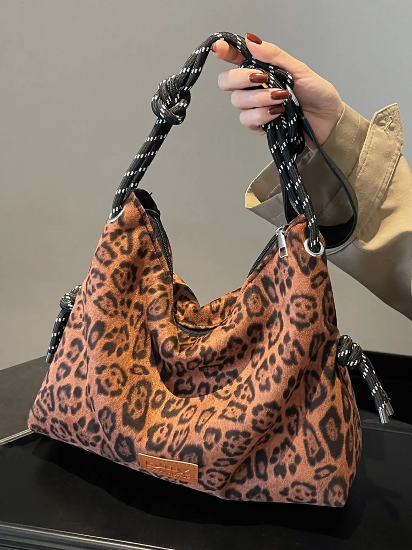 Retro fashion leopard print shoulder underarm bag with braided rope handle design, niche personality unique shape shoulder handbag, Hobo Shoulder Bag, fashionable and casual versatile, suitable for daily commuting, shopping, etc.