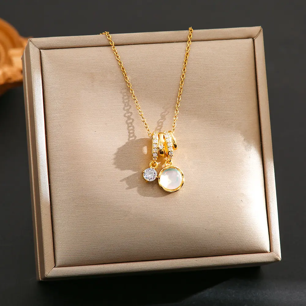 NOKMIT Elegant Necklace for Women. Heart-Shaped Pendant. Emerald Pendant.Simple Elegance Sweet, Round Zircon Pendant.Round Zircon Pendant. Heart Necklace. Exquisite & Trendy Pendant Necklace. Fashion Jewelry.mothers gifts,clavicular necklace