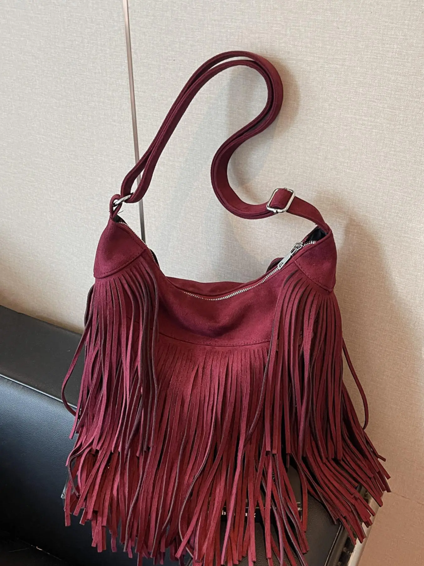 Trendy one-shoulder saddle bag, versatile tassel one-shoulder crossbody bag, textured one-shoulder commuter bag, suitable for daily matching, commuting, Fringe Hobo Bag, Stylish Crossbody, Hobo Crossbody Bags, Crossbody Fashion Bag