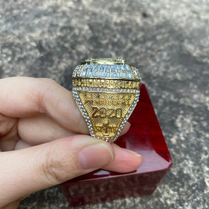 Luxury sparkling full rhinestone 2020 basketball championship ring with box for men collection gift sports fans best gift