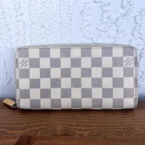 Pre-owned Louis Vuitton louis vuitton Mini Bags Damier Azur Zippy Wallet