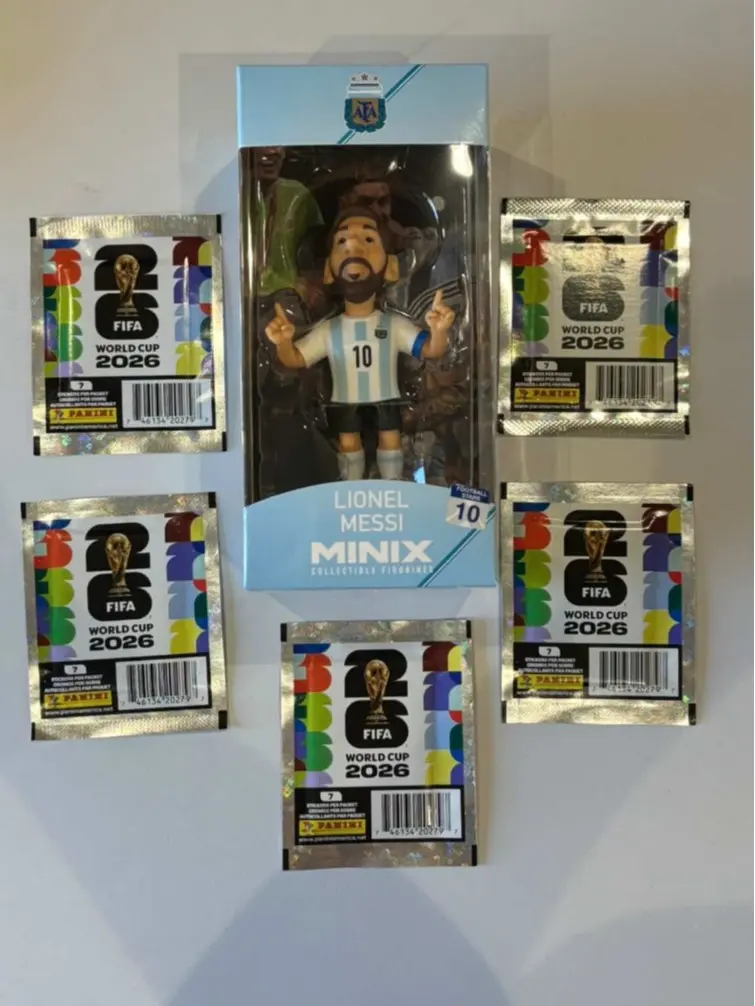 Lionel Messi Argentina 12cm Collectible Figurine + 5 Panini World Cup 2026 sticker packs