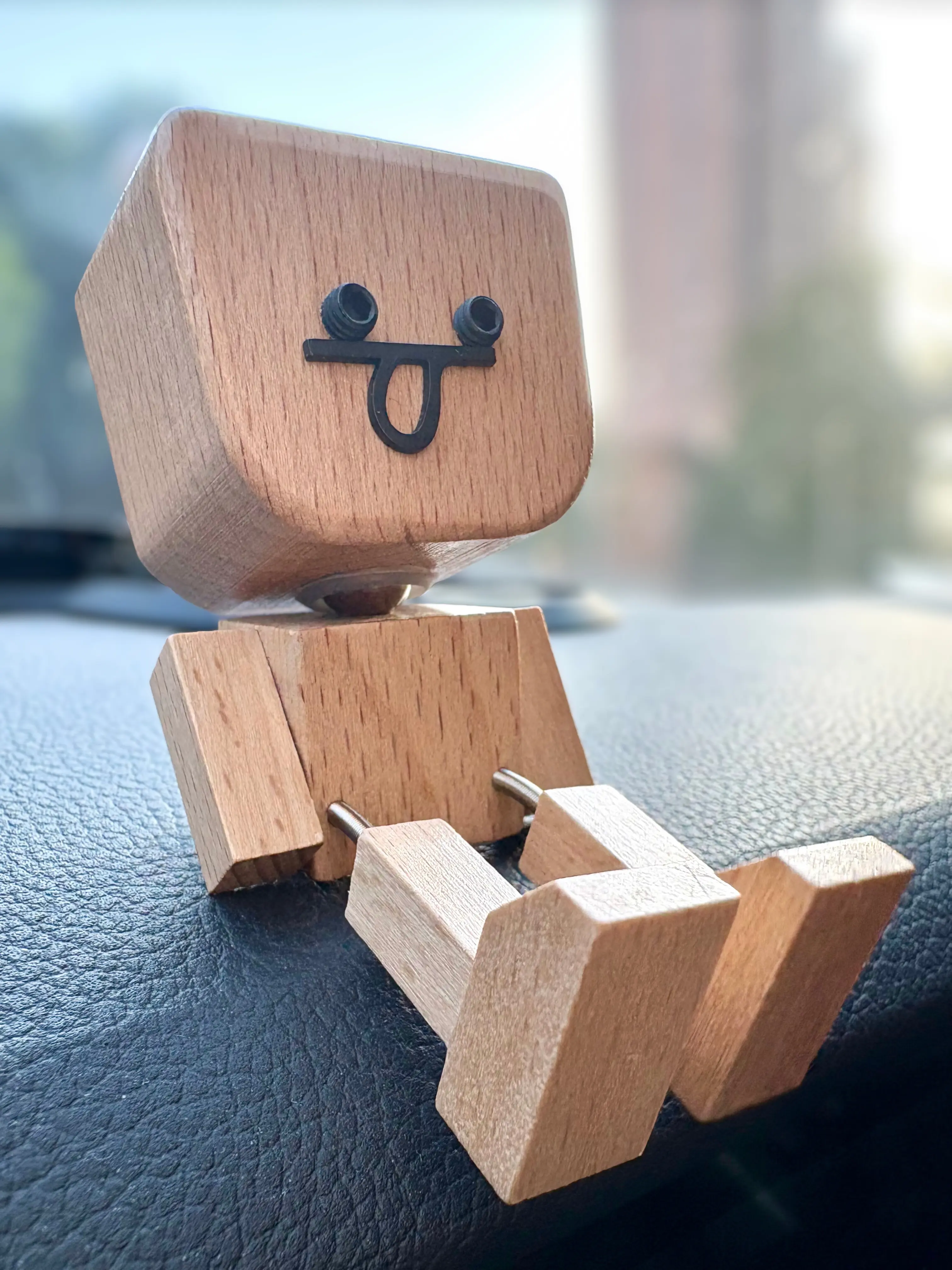 FINDAMAZE Natural Wood Shaking Man Ornament - Spring-Legged Wood Figure with Shaking ft, 12 Magnetic Expressions, Car Desktop Decor, Playful Accessory, Ideal Gift for DIY Woodwork Enthusiasts