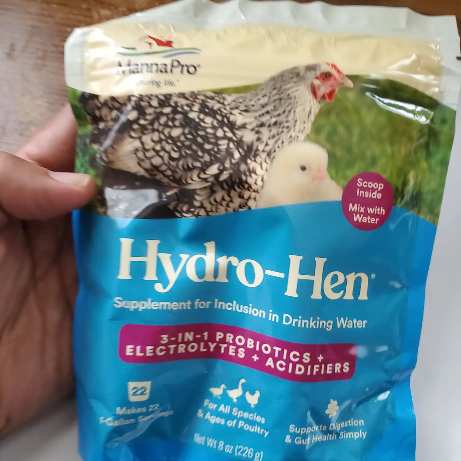 Feed and Treats Hydro-Hen Hydro-Hen 3-in-1 Water Supplement, 8 Ounces, with Probiotics, Electrolytes, and Acidifiers for Chickens