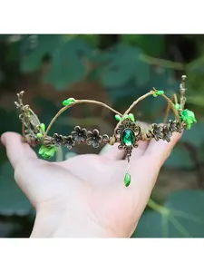 vintage handmade ethereal crown hair accessories, paired with a heart-shaped pendant at the center of the forehead. This elegant court-style headwear is suitable for cosplay, costume parties, dance events, and gatherings. (The ribbons are random)