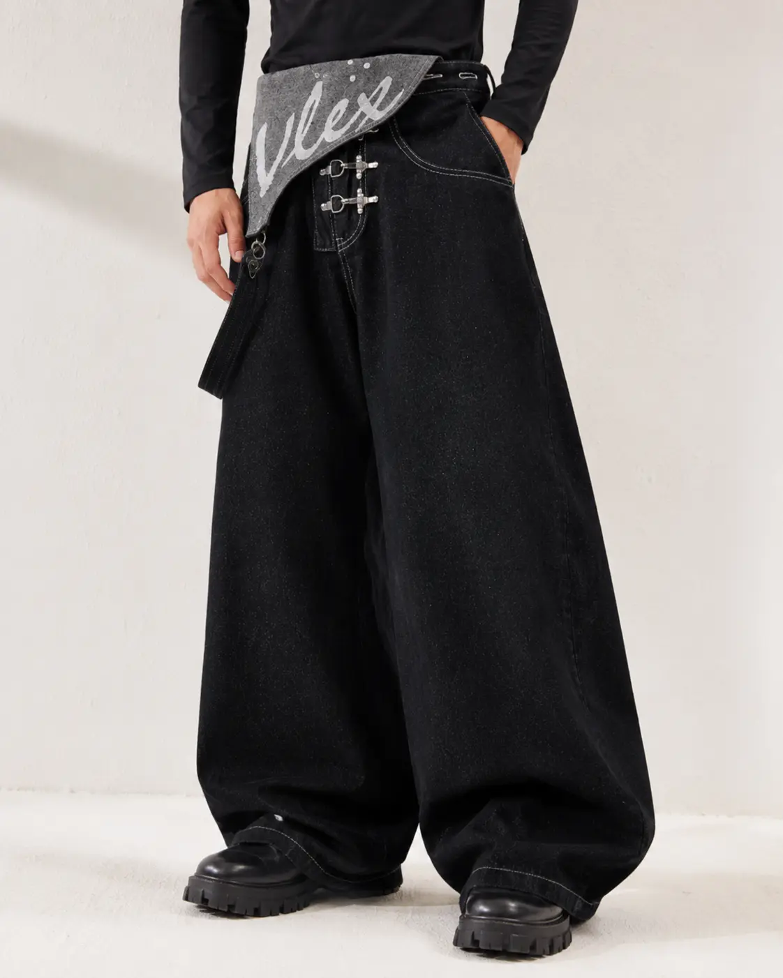 Men's Detachable Buckle Strap Suspender Denim Pants - 1-Shoulder Convertible, Baggy Wide Leg, Relaxed Fit Streetwear Jeans with Buckle Detail, Beige Black Plain Tropical Menswear