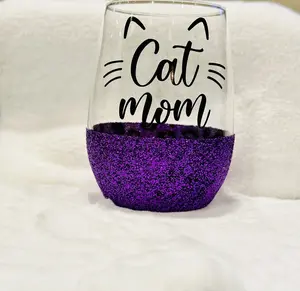 20.5 Fl Oz Glitter Dipped Peekaboo Wine Glass; Cat Mom