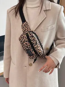 Don't b bags from the streets anymore, this leopard print chest bag, Crossbody bum bag, is made of American retro crossbody, casual Tencai fabric, durable and can hold up to eight people/store explorers can directly lock this chest bag