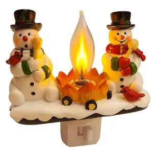 Christmas snowman bonfire with twinkling night lights, cute rotating plug-in statue lights, for holiday decoration, for indoor use. With flashing bulbs, bonfire night lights, statue-style lighting lamps, a Christmas gift for family and friends.